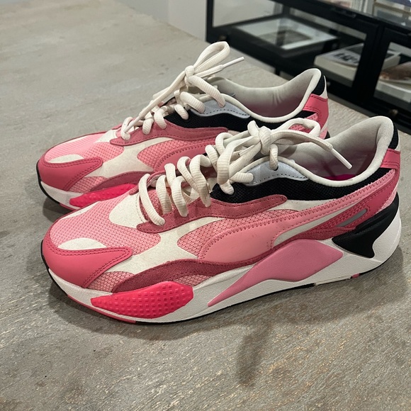 Puma Shoes - Women’s pink puma sneakers in a size 11.